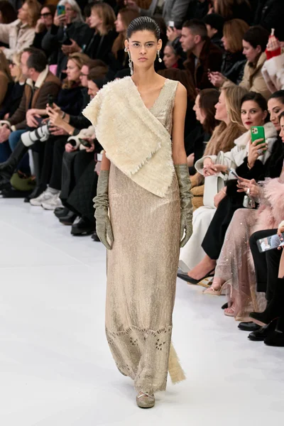 Look 3